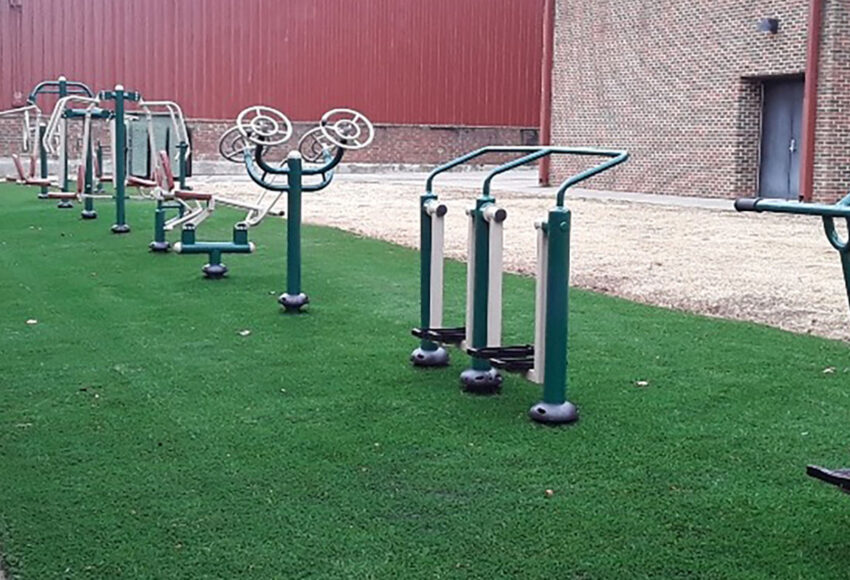 Outdoor fitness equipment